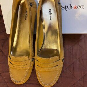 CAMEL COLORED SUEDE LOAFERS BY STYLE & CO.